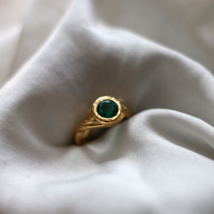 emerald 18k yellow gold